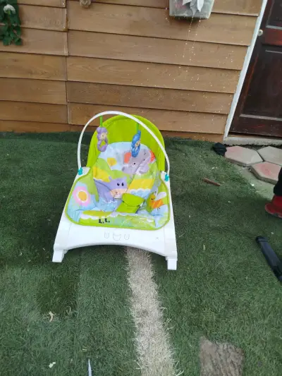 Silla mecedora para bebé con juguetes - miniatura 2