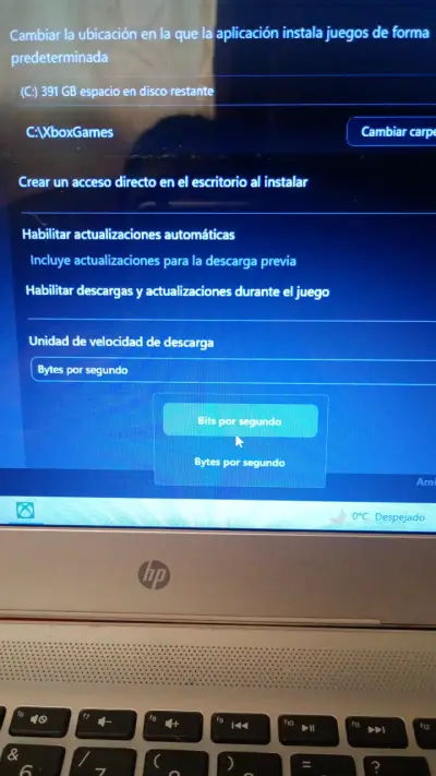 Laptop HP blanca en buen estado - miniatura 4