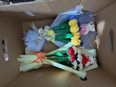 Ramos de flores tejidas a mano - miniatura 2