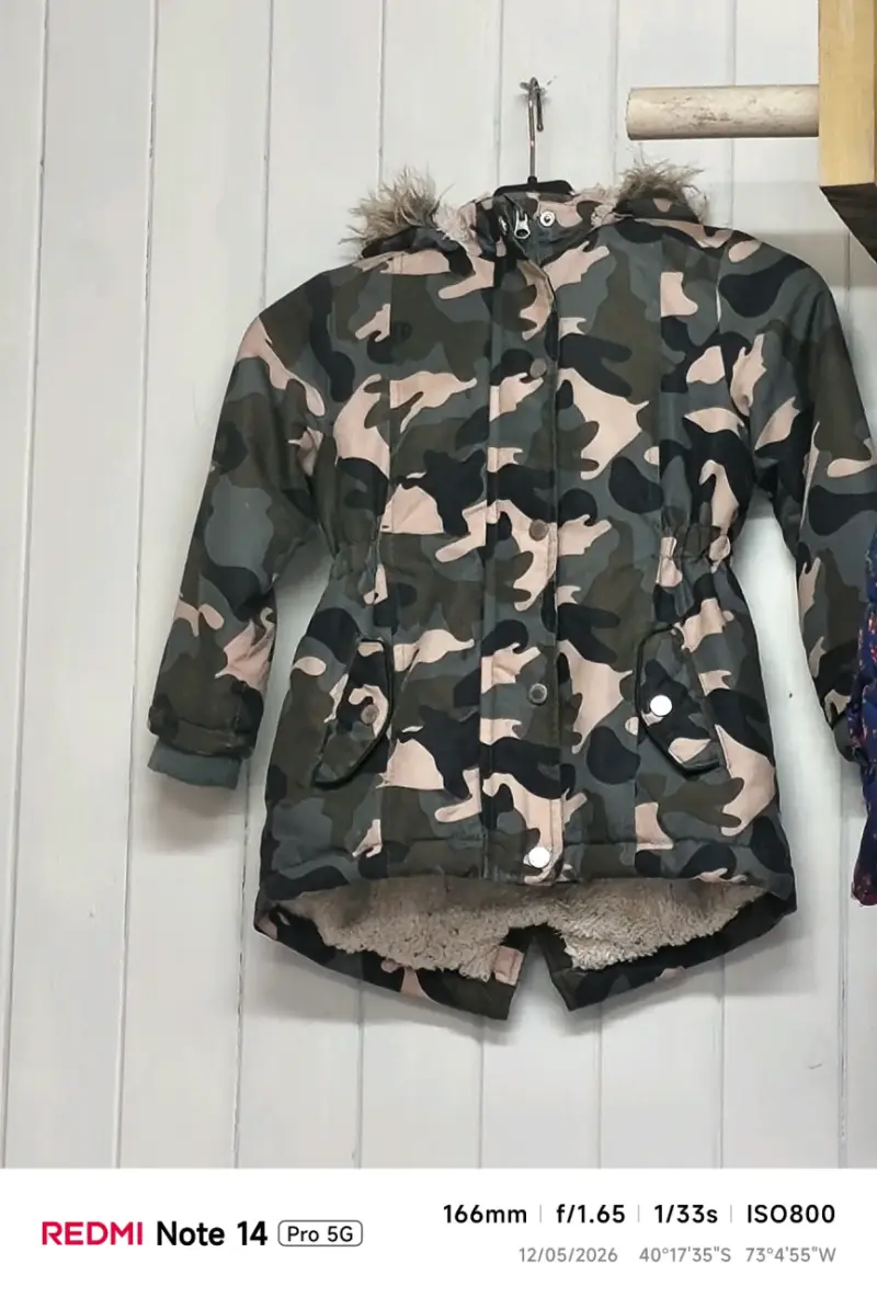 Chaqueta camuflaje con capucha y forro