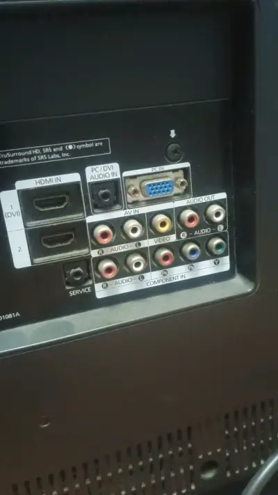 Televisor con múltiples entradas HDMI y AV - miniatura 1