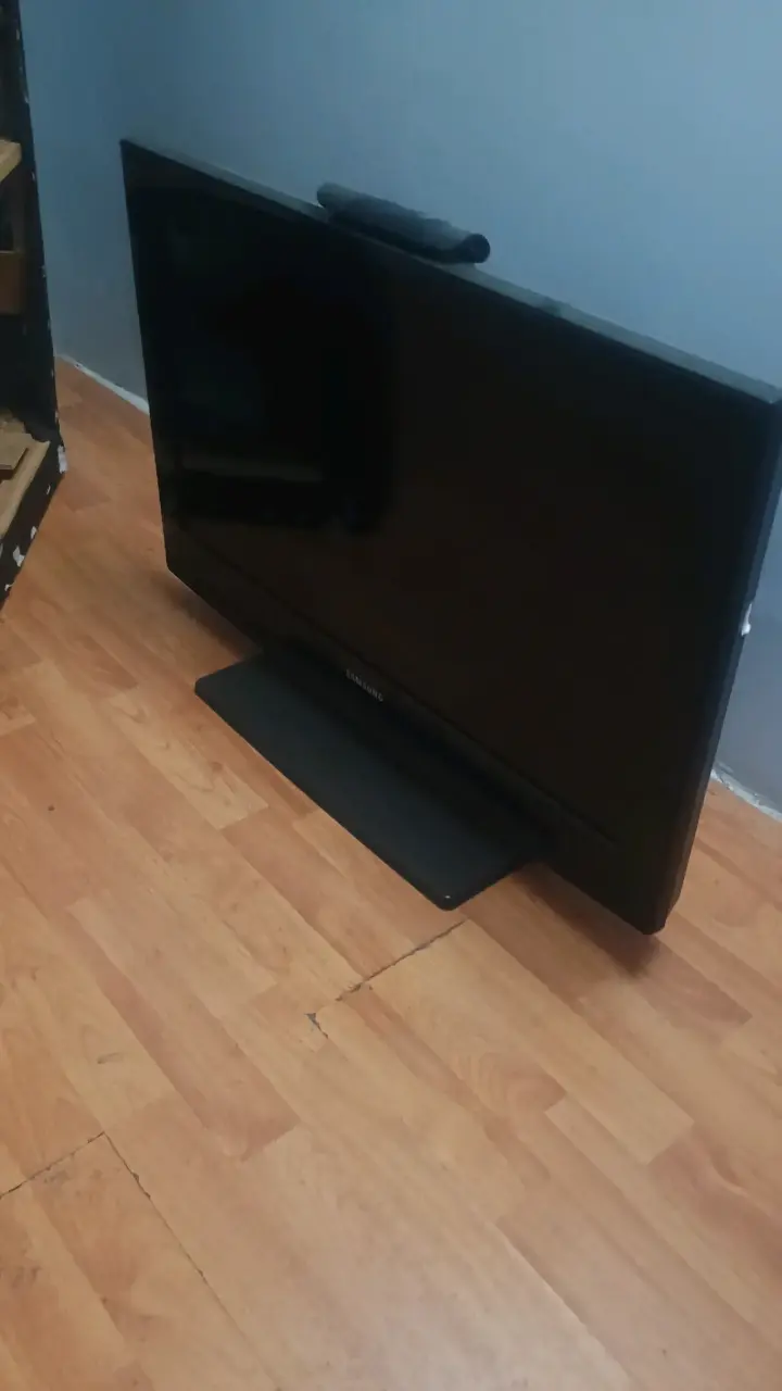 Televisor con múltiples entradas HDMI y AV - 3