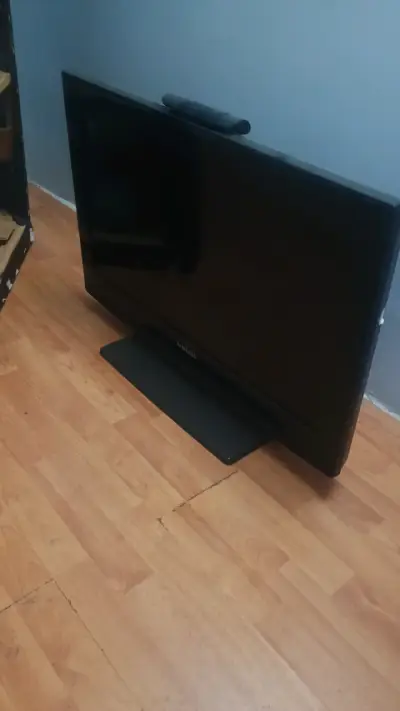 Televisor con múltiples entradas HDMI y AV - miniatura 3