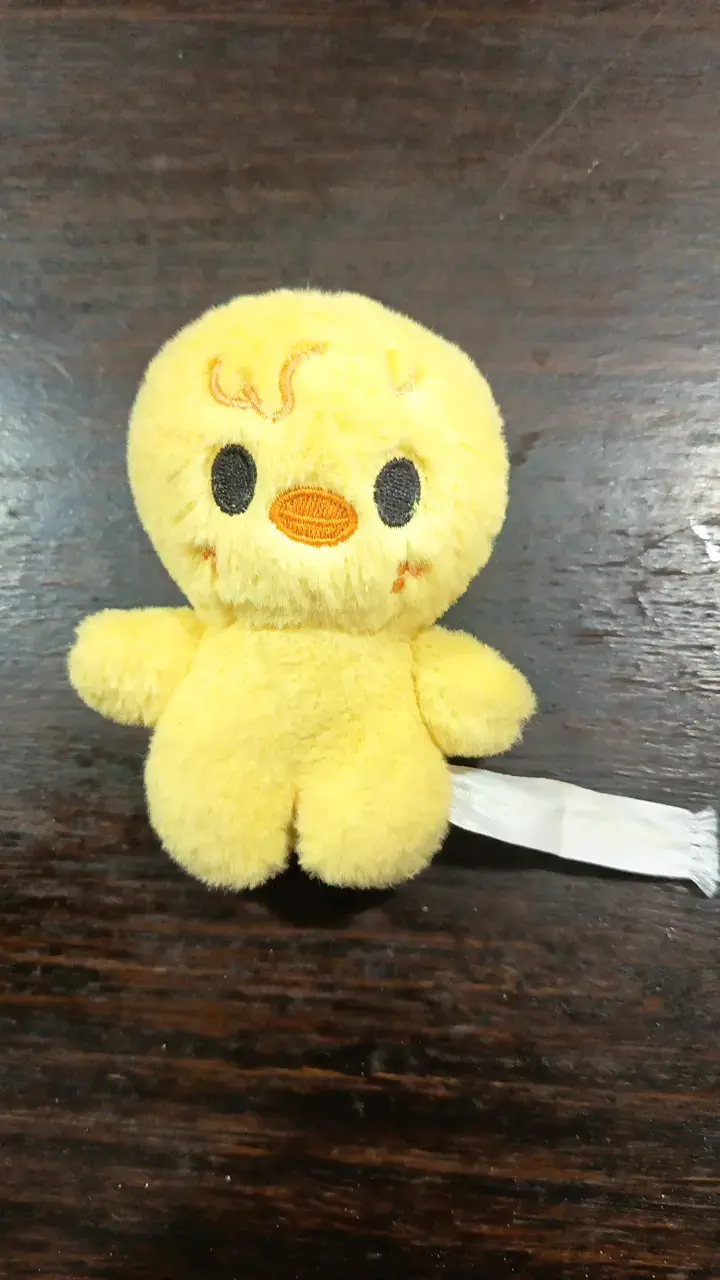 Peluche de pollito amarillo suave