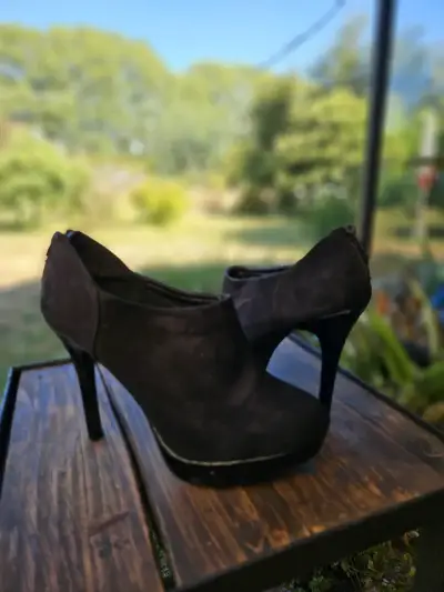Botines de tacón alto negros elegantes - miniatura 1