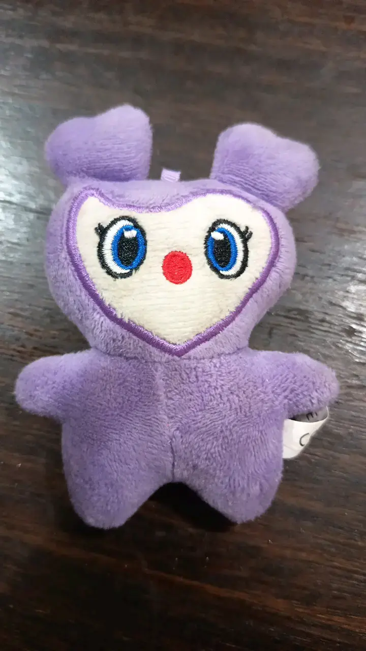 Peluche morado con diseño adorable