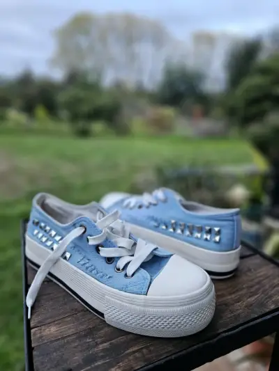 Zapatillas de lona azul con tachas - miniatura 1
