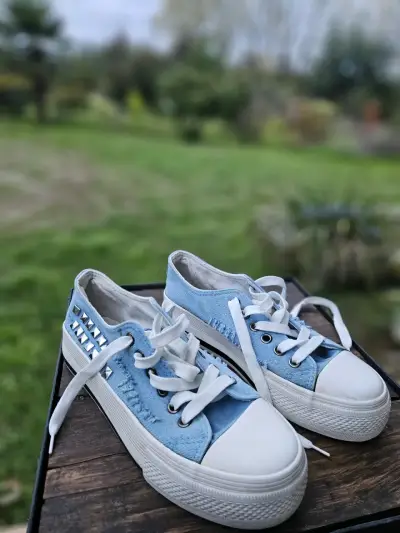 Zapatillas de lona azul con tachas - miniatura 2