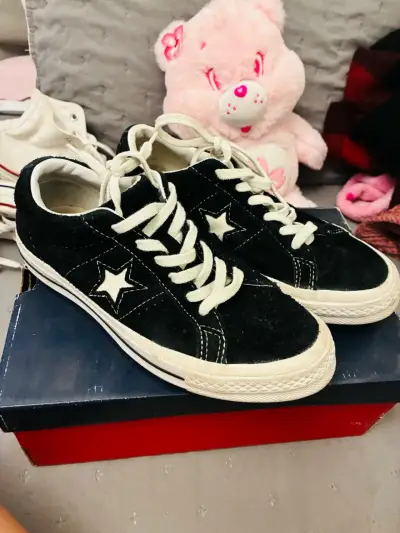 Zapatillas negras con estrella blancas (cons) - miniatura 1