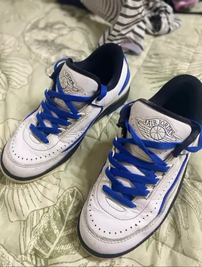 Zapatillas deportivas blancas con azul - miniatura 2