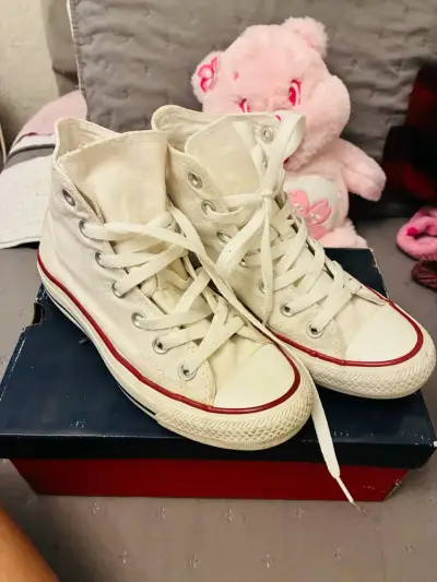 Zapatillas blancas de lona estilo urbano - miniatura 1