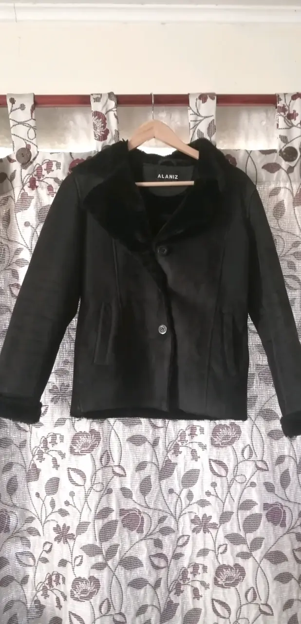 Abrigo negro de mujer Alaniz elegante - 1