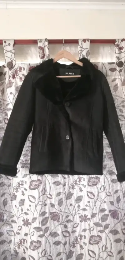 Abrigo negro de mujer Alaniz elegante - miniatura 1