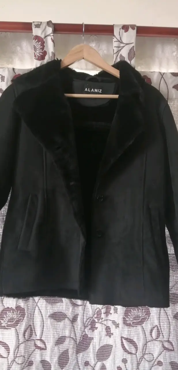Abrigo negro de mujer Alaniz elegante - 3