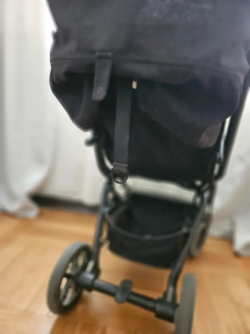 Coche de bebé plegable negro en buen estado - 2