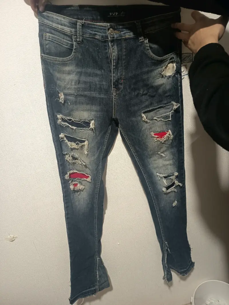 Jeans desgastados con roturas estilo casual - 2