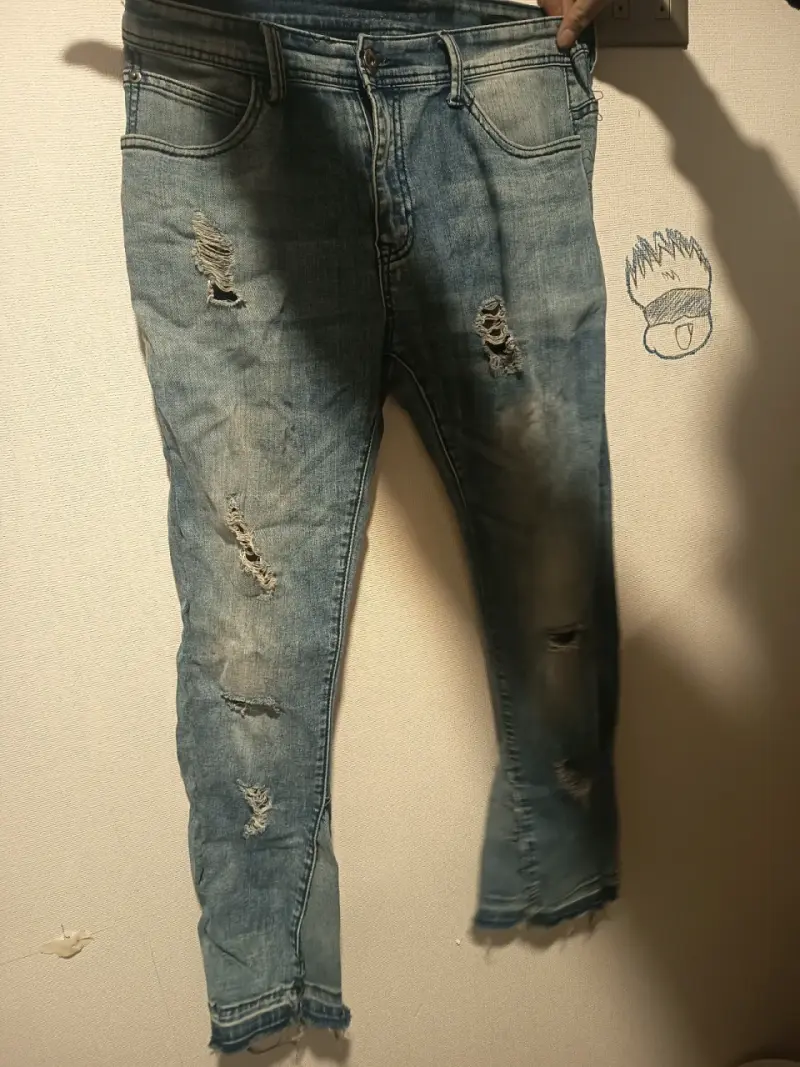 Jeans desgastados de mezclilla azul - 2