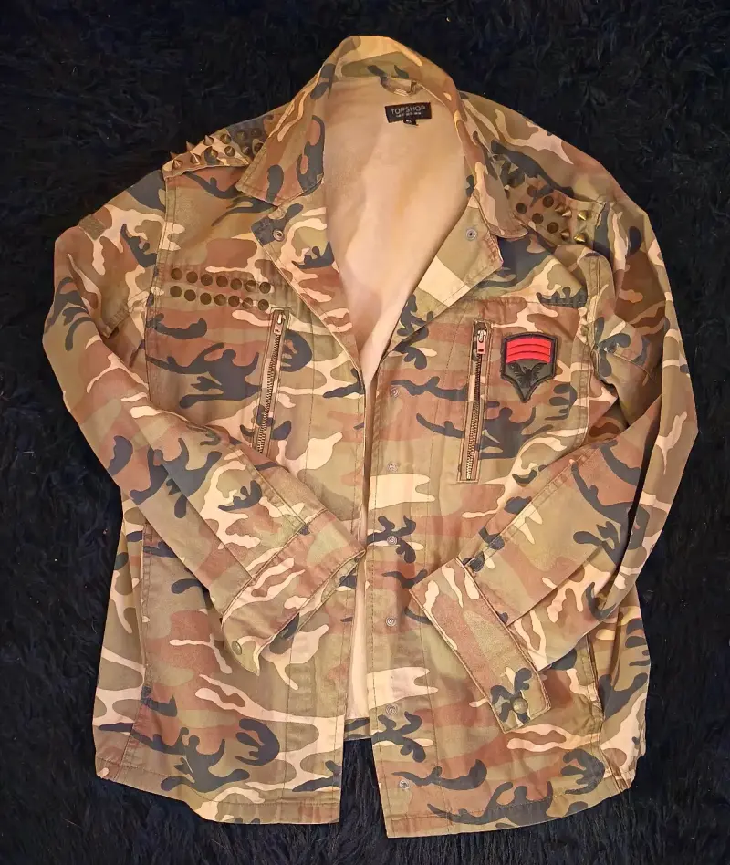 Chaqueta militar Topshop con tachas doradas - 2