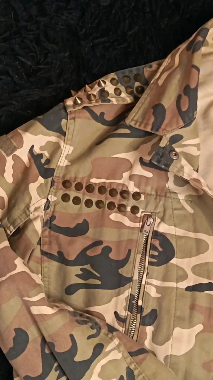 Chaqueta militar Topshop con tachas doradas - 5