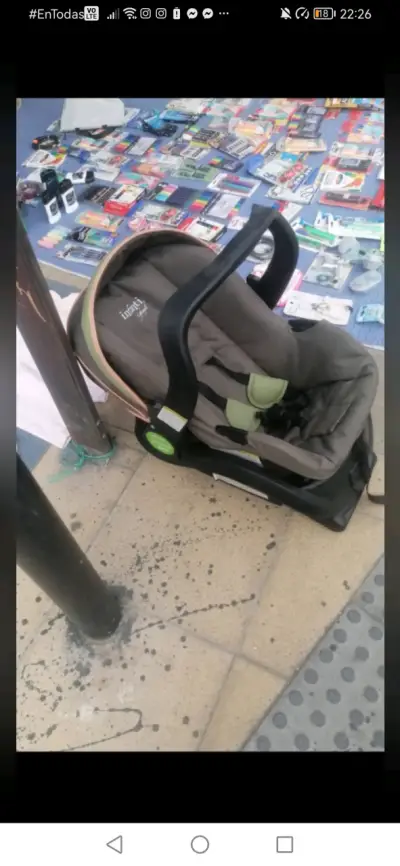 Silla de auto para bebé color beige - miniatura 2