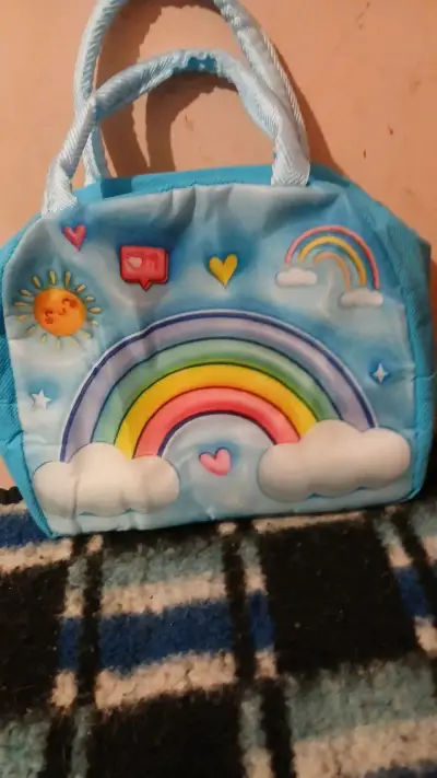 Bolso infantil con diseño de arcoíris - miniatura 1