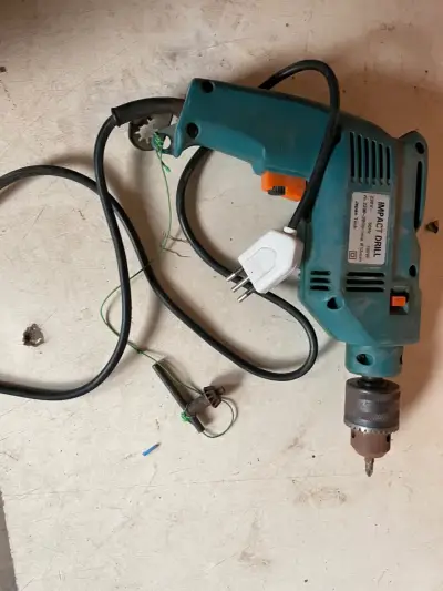 Taladro de impacto eléctrico usado - miniatura 2