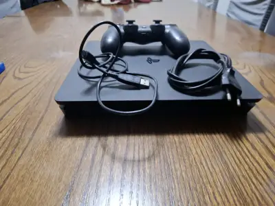 Consola PS4 con control y juego GTA V - miniatura 2