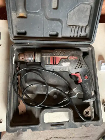 Taladro percutor Skil 550W con estuche - miniatura 1