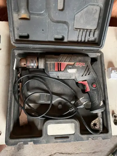 Taladro percutor Skil 550W con estuche - miniatura 2