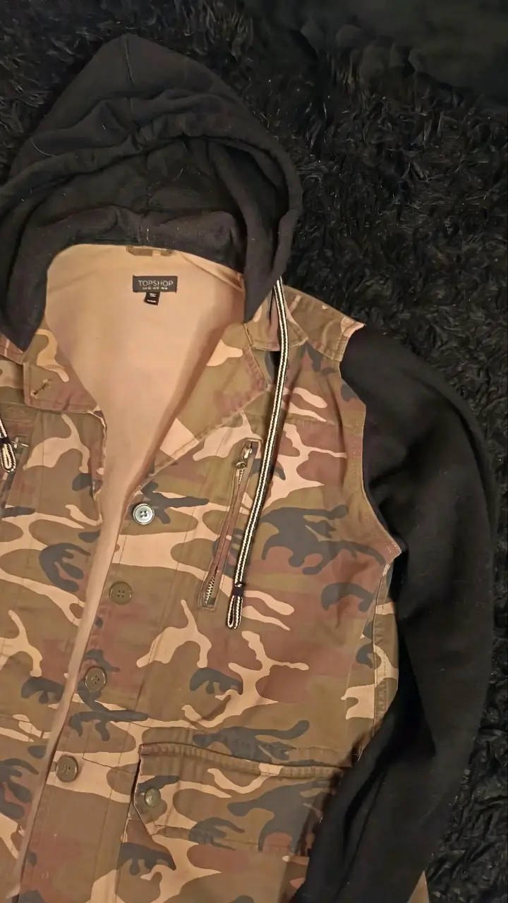 Chaqueta militar Topshop mangas y capucha buzo - 5