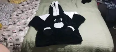 Pijama de polar con capucha de oso - miniatura 2