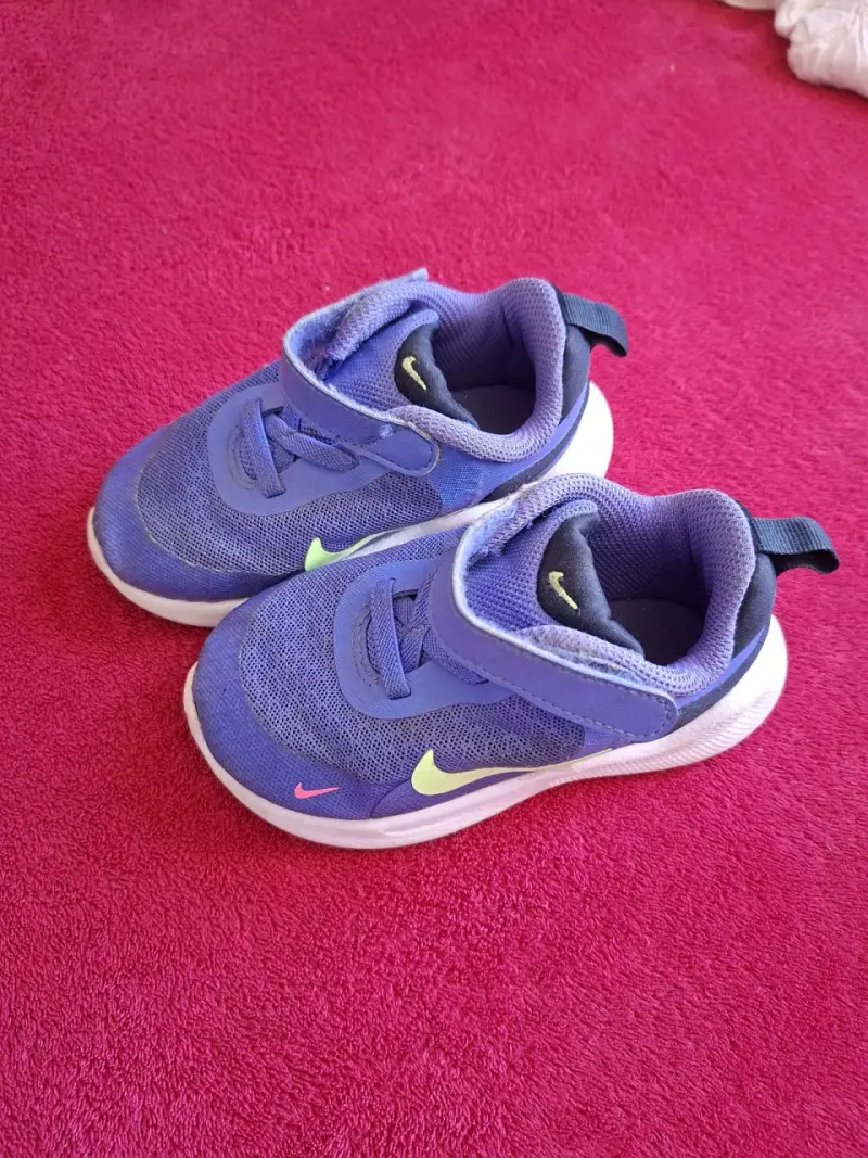 Zapatillas deportivas Nike para niñ@s T23.5 - 1