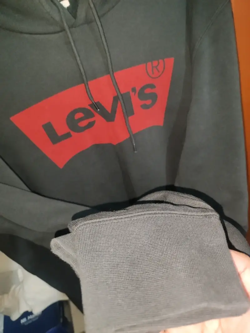 Polerón Levi's negro talla L - 2