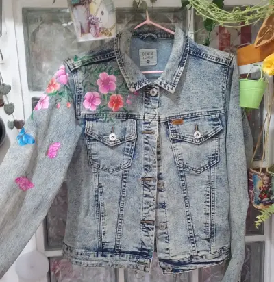 Chaqueta de mezclilla pintada a mano floral - miniatura 2