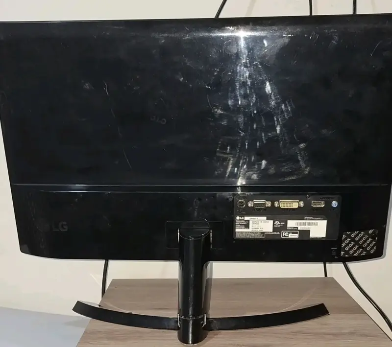 Monitor LG 24 pulgadas Full HD - 2