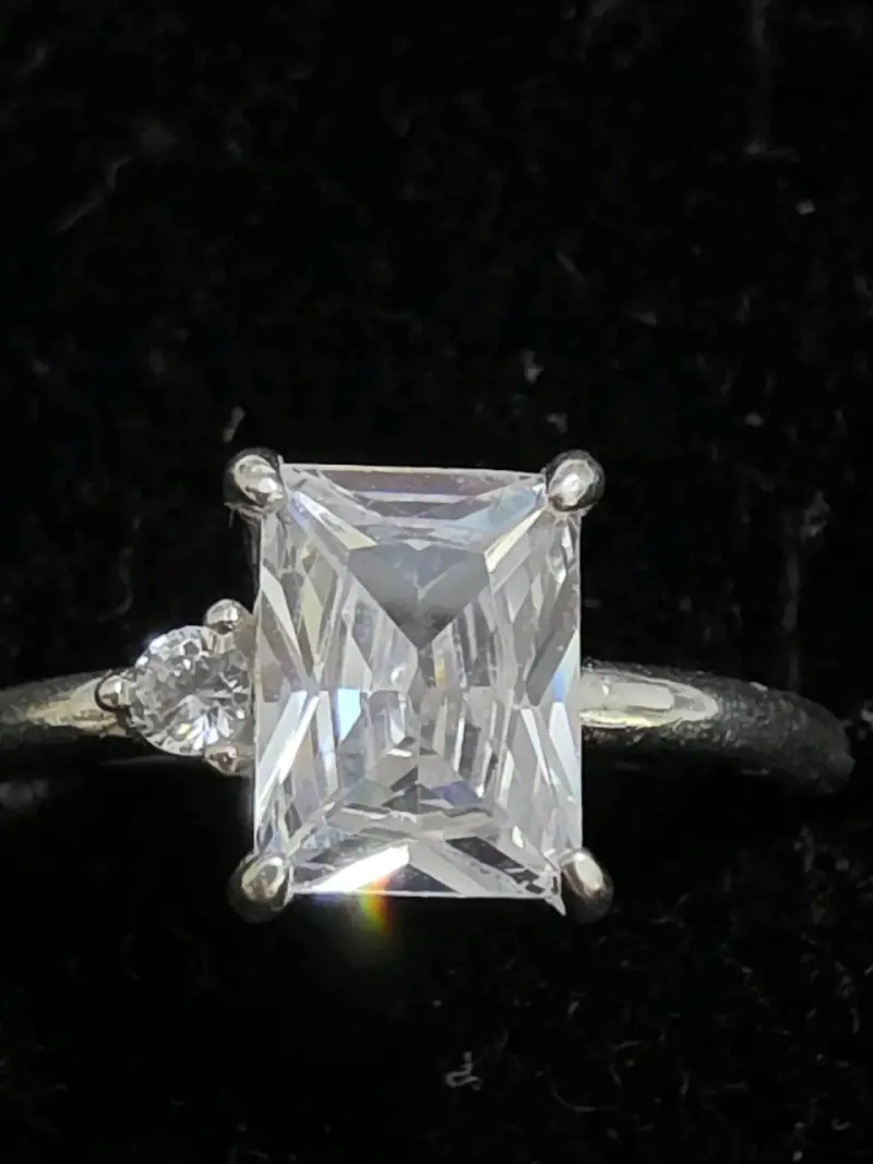 Anillo de compromiso con zirconia cúbica - 1