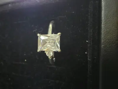 Anillo de compromiso con zirconia cúbica - miniatura 2