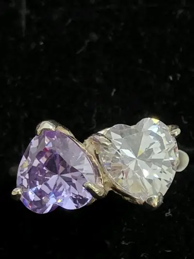 Anillo de doble corazón con piedras brillantes - miniatura 1