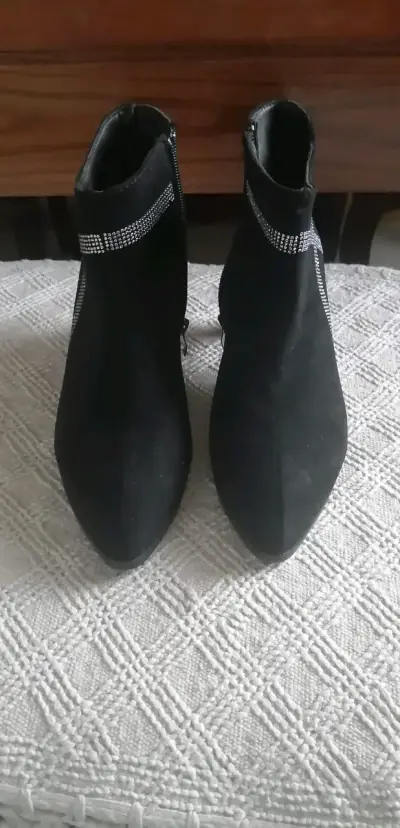 Botines negros con detalles brillantes - miniatura 1