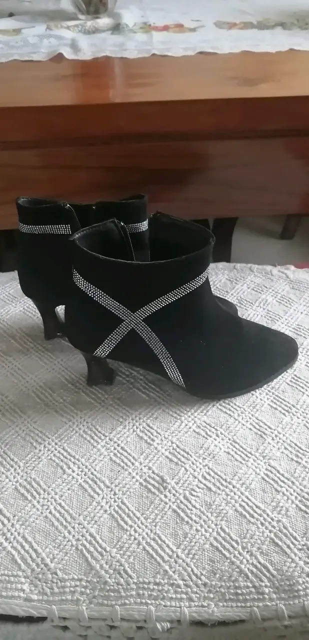Botines negros con detalles brillantes - 2
