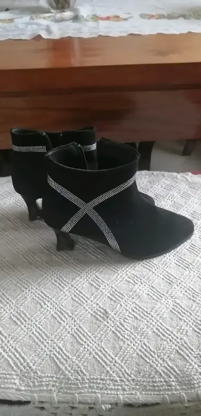 Botines negros con detalles brillantes - miniatura 2
