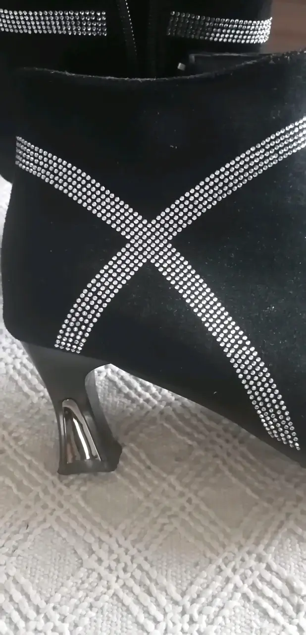 Botines negros con detalles brillantes - 4