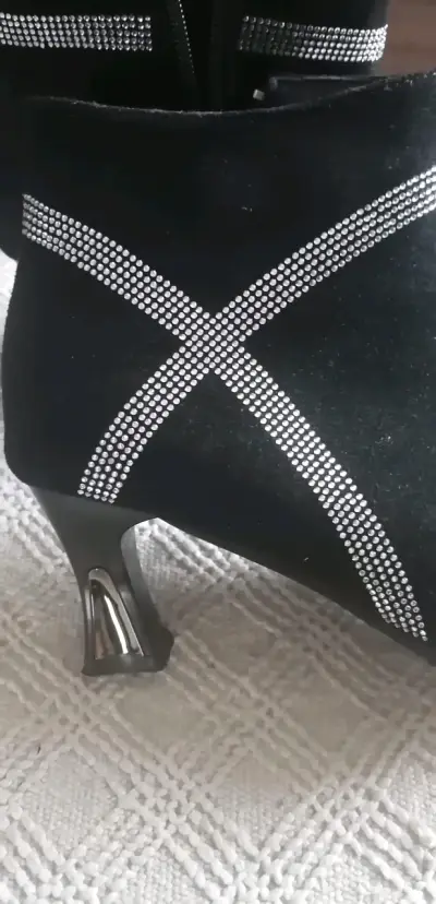 Botines negros con detalles brillantes - miniatura 4