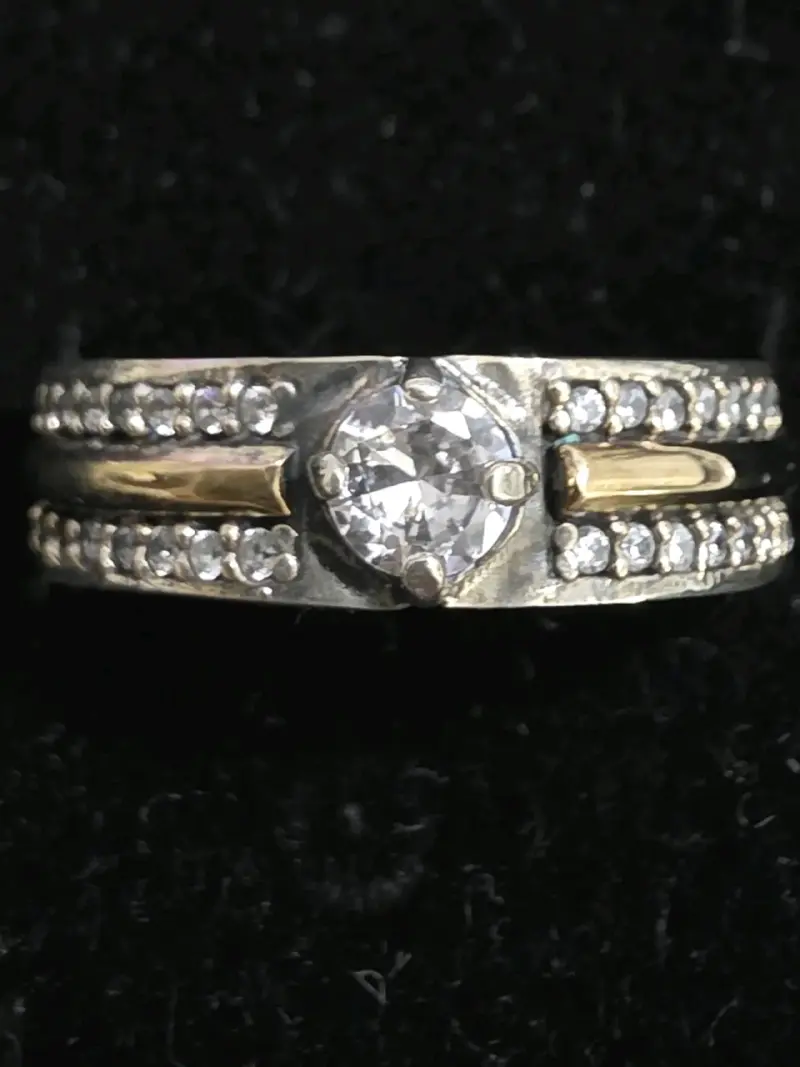 Anillo de compromiso con diamantes y oro