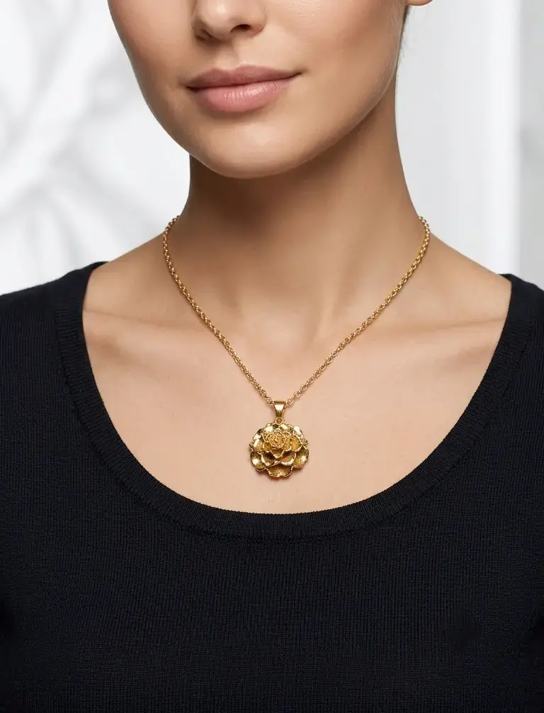Collar Peonía Real en Relieve Dorado - 3