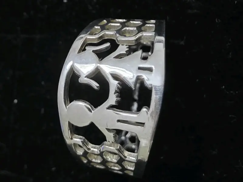 Anillo de plata con diseño de unicornio