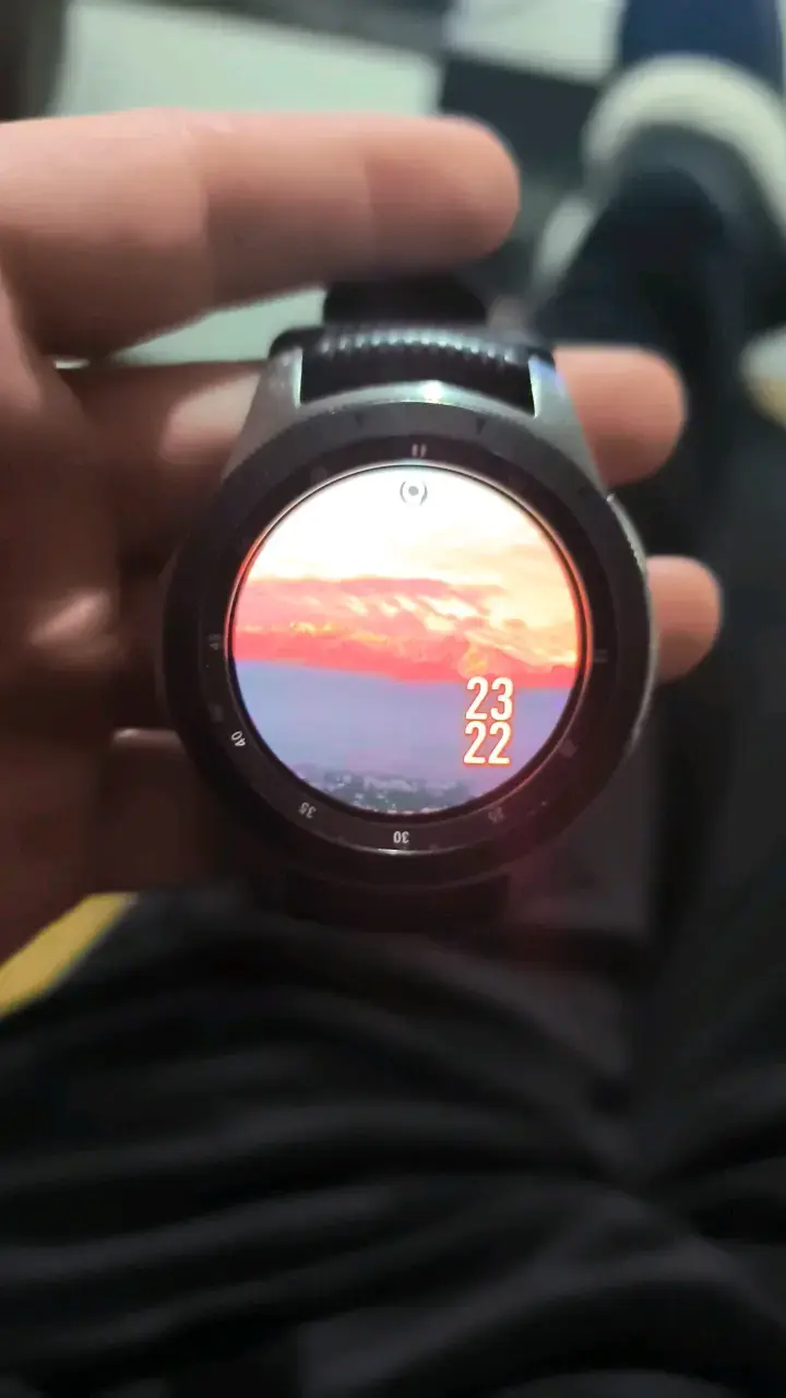 Smartwatch deportivo con pantalla táctil Samsung - 1