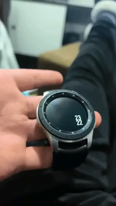Smartwatch deportivo con pantalla táctil Samsung - miniatura 2