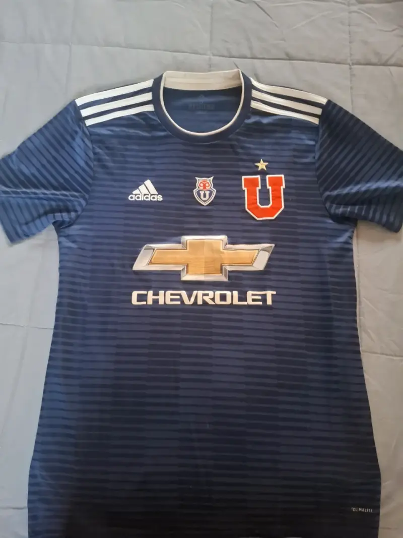 Polerón deportivo Universidad de Chile y polera - 3