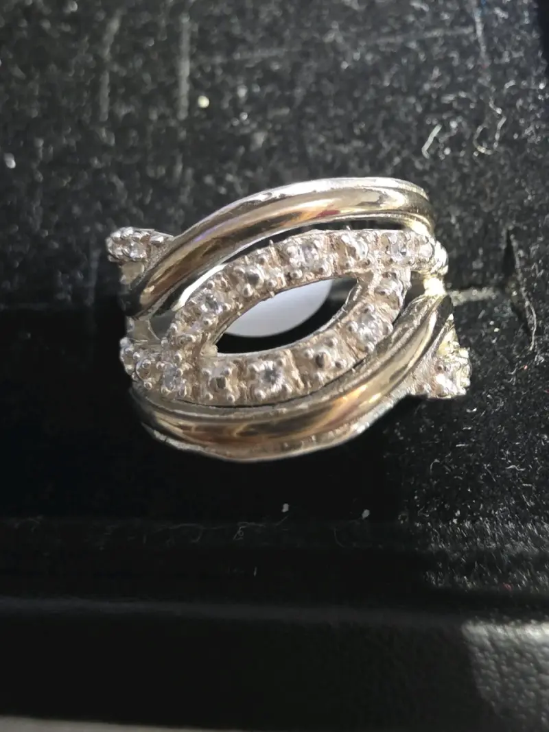 Anillo de plara co con incrustaciones de diamantes - 2